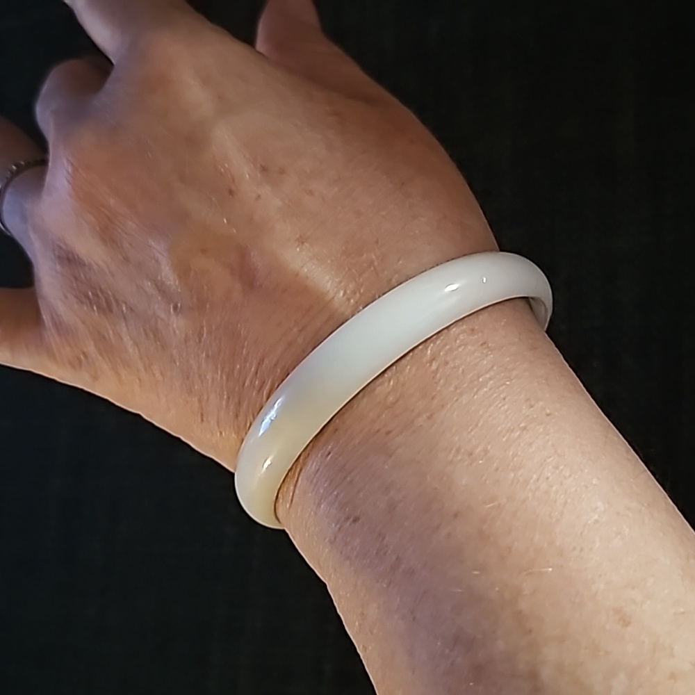 Vintage White Plastic Bangle Bracelet A